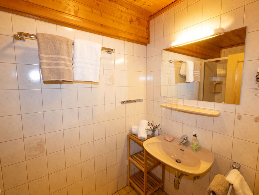 Großes Badezimmer